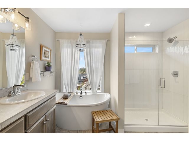 676 E WHITE OAK Ave, La Center, WA 98629