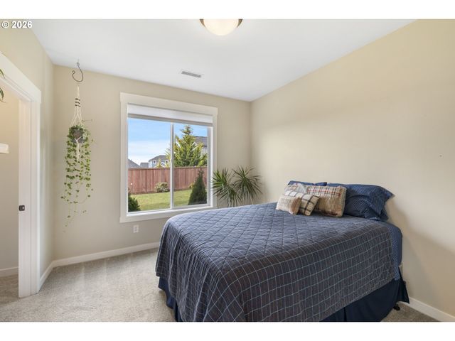 676 E WHITE OAK Ave, La Center, WA 98629