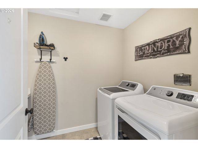 676 E WHITE OAK Ave, La Center, WA 98629