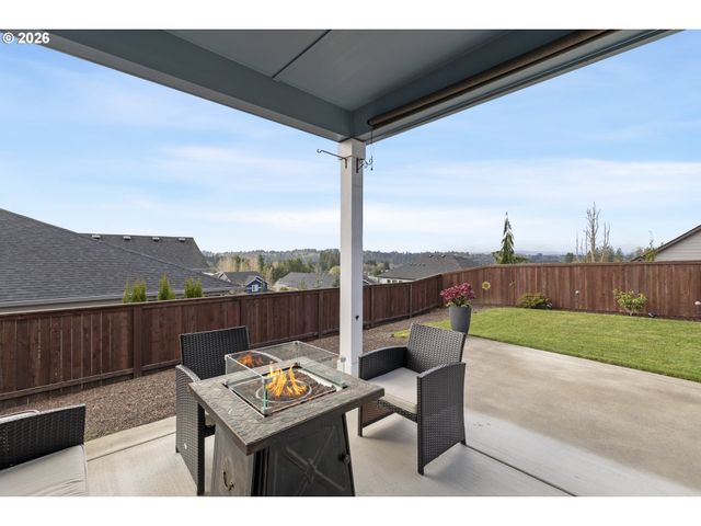 676 E WHITE OAK Ave, La Center, WA 98629