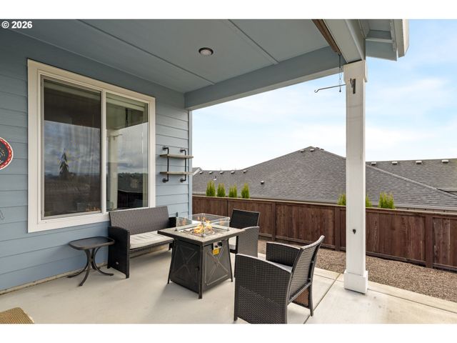 676 E WHITE OAK Ave, La Center, WA 98629