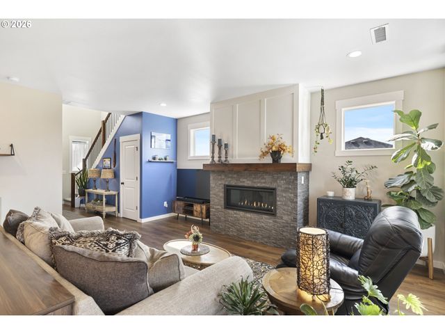 676 E WHITE OAK Ave, La Center, WA 98629