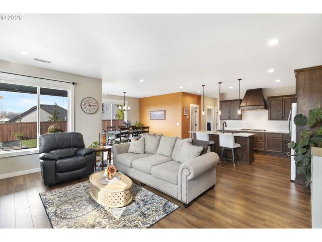 676 E WHITE OAK Ave, La Center, WA 98629