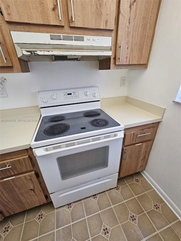 1880 N Congress Ave 302, West Palm Beach, FL 33401