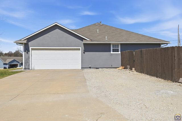 3832 NW Cherry Creek DR, Topeka, KS 66618