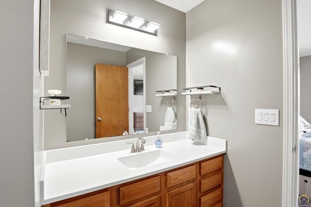 3832 NW Cherry Creek DR, Topeka, KS 66618