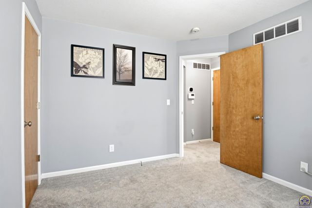 3832 NW Cherry Creek DR, Topeka, KS 66618