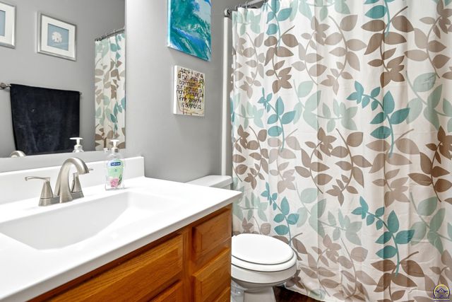 3832 NW Cherry Creek DR, Topeka, KS 66618