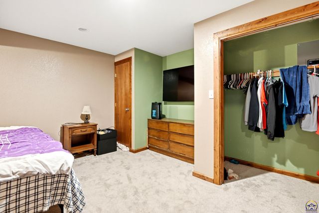 3832 NW Cherry Creek DR, Topeka, KS 66618