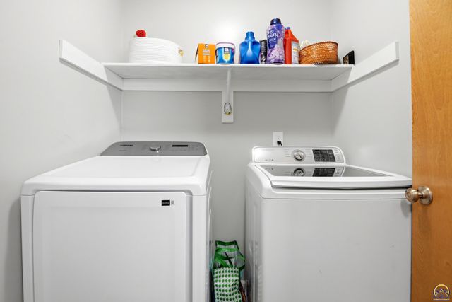 3832 NW Cherry Creek DR, Topeka, KS 66618