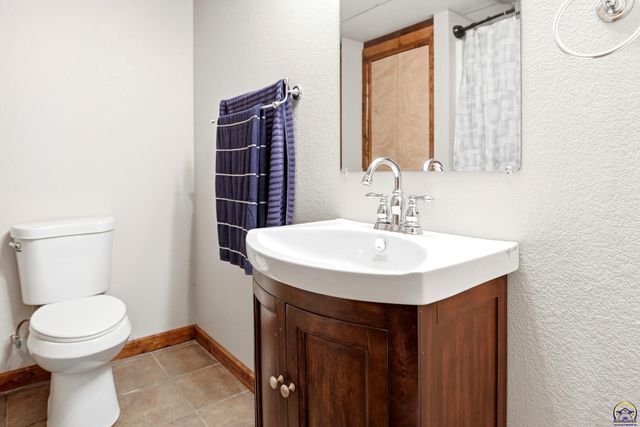 3832 NW Cherry Creek DR, Topeka, KS 66618