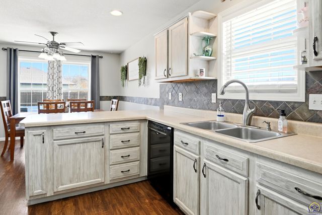 3832 NW Cherry Creek DR, Topeka, KS 66618