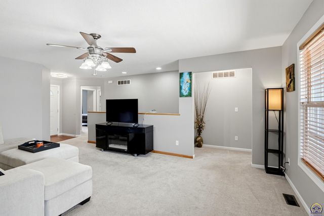 3832 NW Cherry Creek DR, Topeka, KS 66618