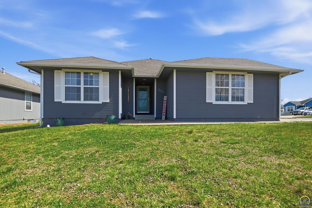 3832 NW Cherry Creek DR, Topeka, KS 66618