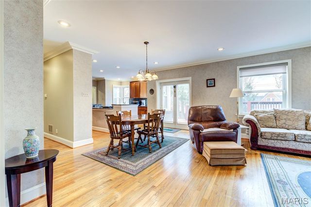 8161 Stratford Drive, St Louis, MO 63105