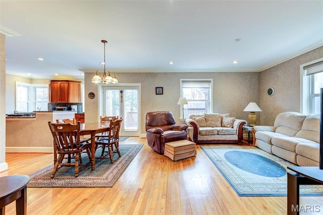 8161 Stratford Drive, St Louis, MO 63105