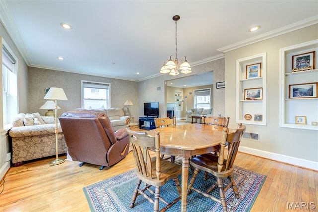 8161 Stratford Drive, St Louis, MO 63105