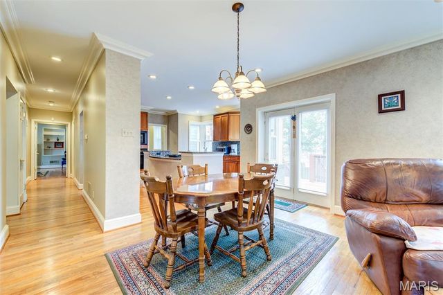 8161 Stratford Drive, St Louis, MO 63105