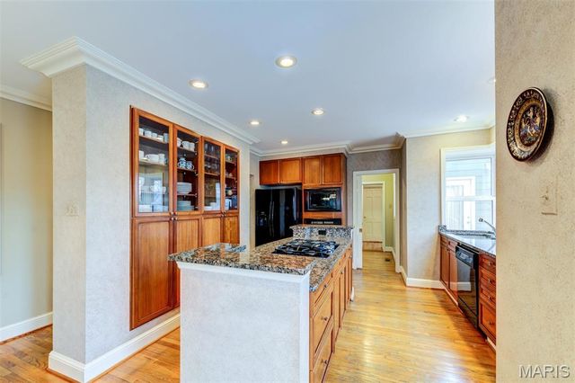 8161 Stratford Drive, St Louis, MO 63105