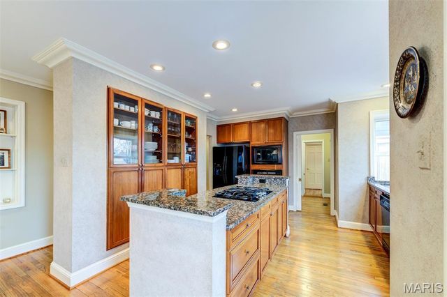 8161 Stratford Drive, St Louis, MO 63105