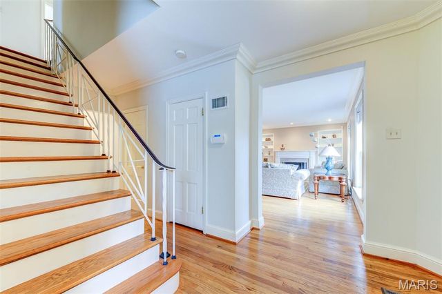 8161 Stratford Drive, St Louis, MO 63105