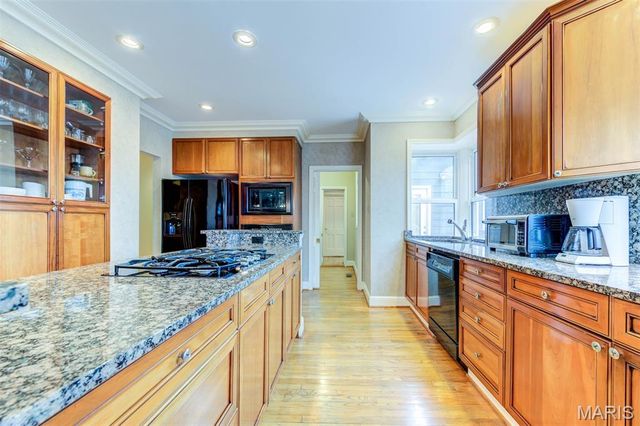 8161 Stratford Drive, St Louis, MO 63105