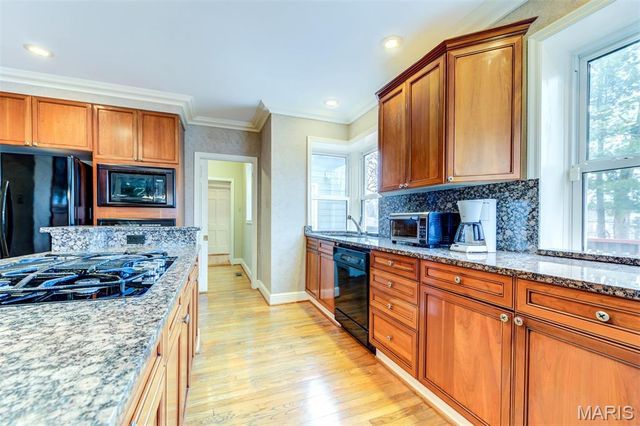 8161 Stratford Drive, St Louis, MO 63105