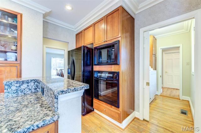 8161 Stratford Drive, St Louis, MO 63105