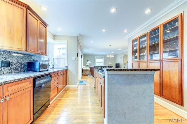 8161 Stratford Drive, St Louis, MO 63105