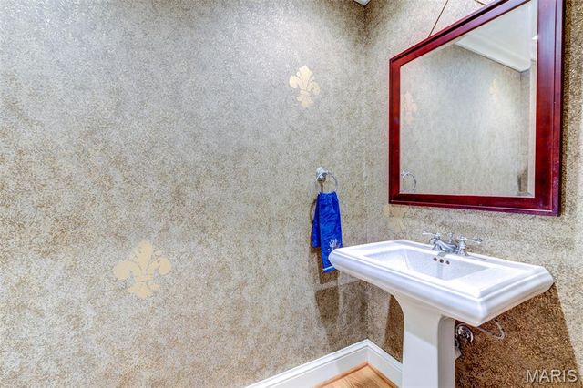 8161 Stratford Drive, St Louis, MO 63105