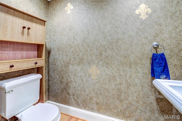 8161 Stratford Drive, St Louis, MO 63105