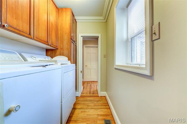 8161 Stratford Drive, St Louis, MO 63105