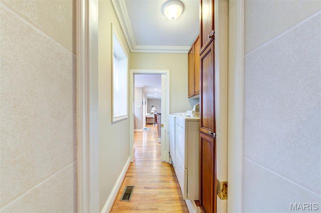 8161 Stratford Drive, St Louis, MO 63105