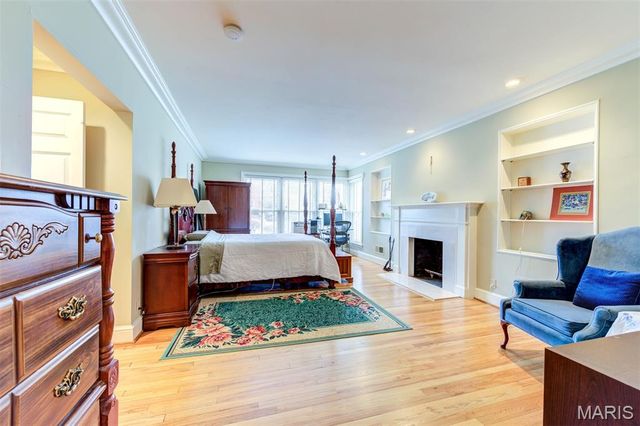 8161 Stratford Drive, St Louis, MO 63105