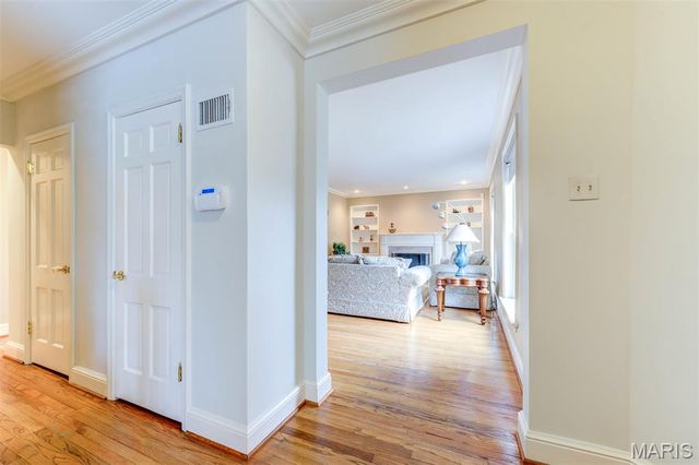 8161 Stratford Drive, St Louis, MO 63105