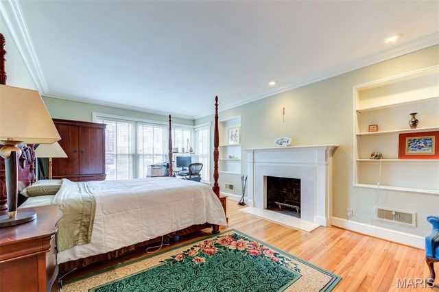 8161 Stratford Drive, St Louis, MO 63105