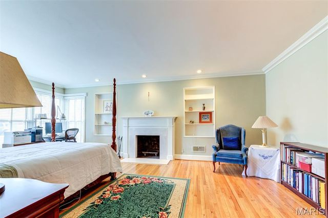 8161 Stratford Drive, St Louis, MO 63105