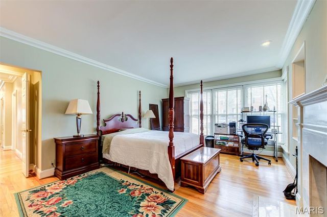 8161 Stratford Drive, St Louis, MO 63105