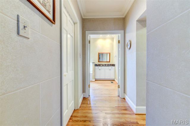 8161 Stratford Drive, St Louis, MO 63105