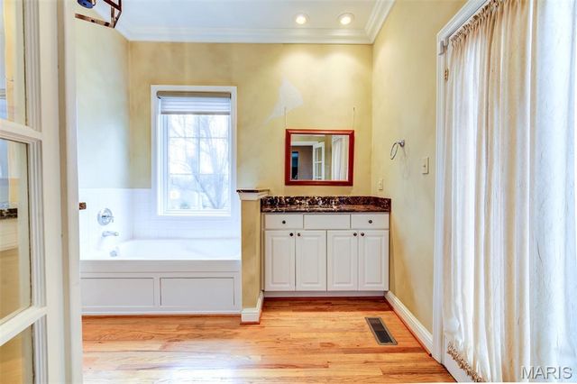 8161 Stratford Drive, St Louis, MO 63105