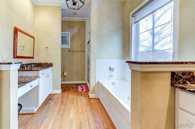 8161 Stratford Drive, St Louis, MO 63105