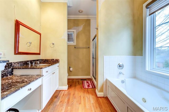 8161 Stratford Drive, St Louis, MO 63105