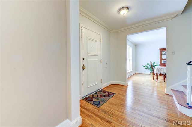 8161 Stratford Drive, St Louis, MO 63105