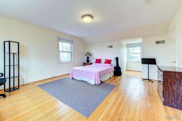 8161 Stratford Drive, St Louis, MO 63105