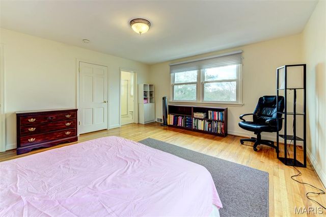 8161 Stratford Drive, St Louis, MO 63105