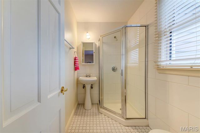 8161 Stratford Drive, St Louis, MO 63105