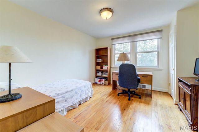 8161 Stratford Drive, St Louis, MO 63105