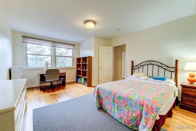 8161 Stratford Drive, St Louis, MO 63105