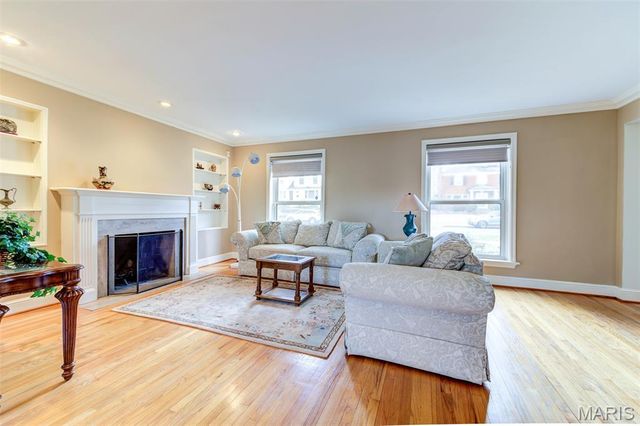 8161 Stratford Drive, St Louis, MO 63105