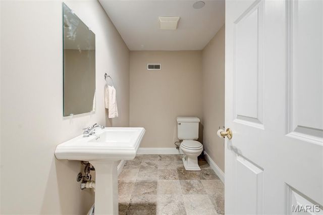 8161 Stratford Drive, St Louis, MO 63105